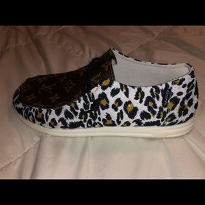 HEY DUDES WORN ONCE!